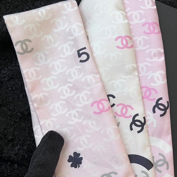 Auth Chanel All Over CC logo Pink Silk Bandeau - Picture 4 of 6